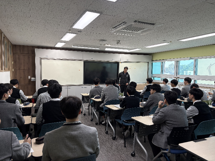 2학년 학생과 교장선생님과의 간담회